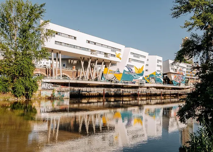 Urban Island I Riverside Apartments